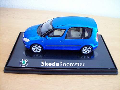 Škoda Roomster modrý z levého boku Abrex