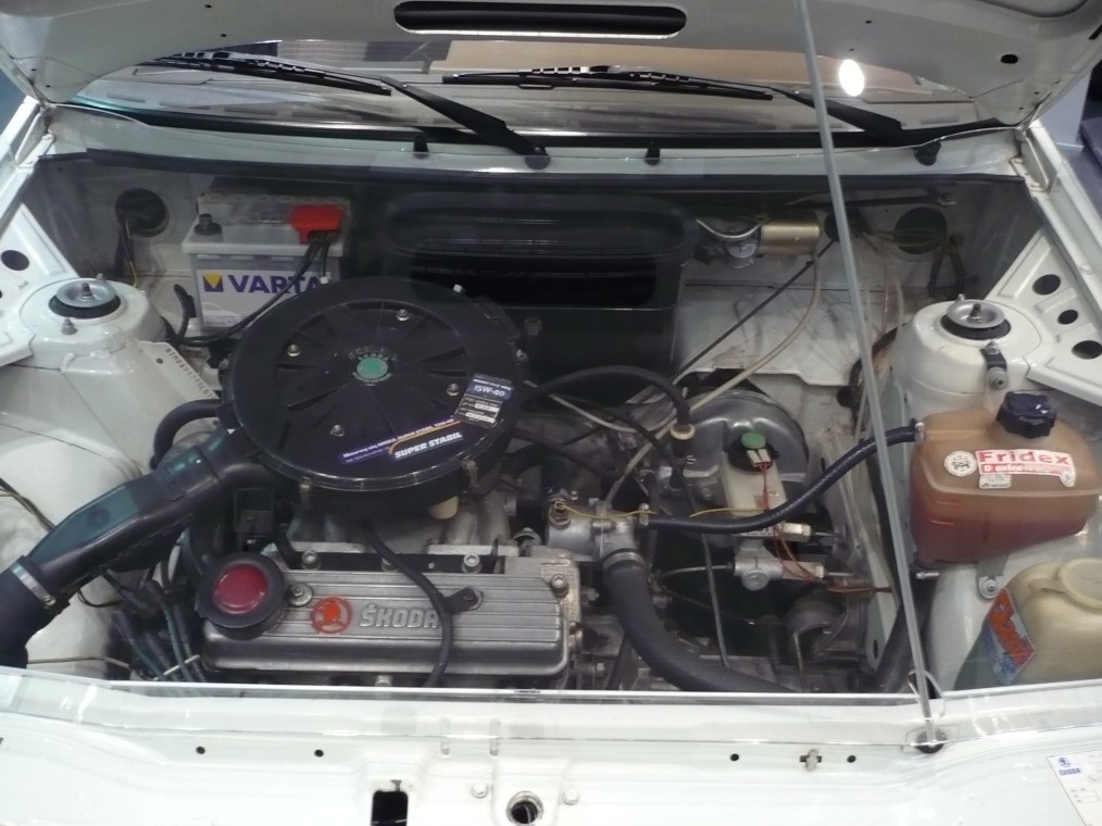 Škoda Favorit white 136L motor