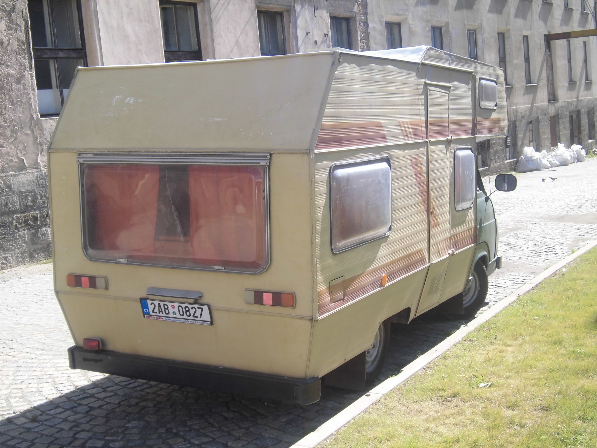 Škoda 1203 karavan, zezadu